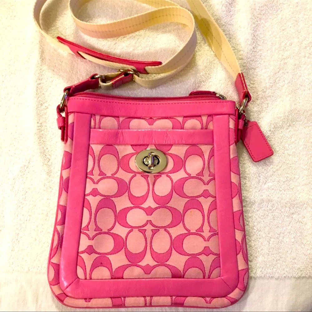 Coach Signature C pink Canvas Swing Pack CrossBody